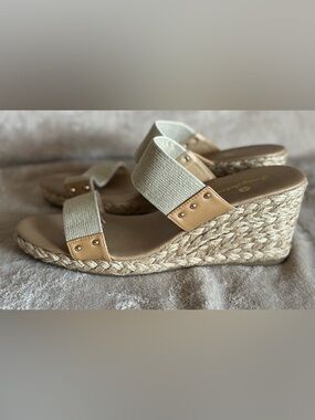 Tommy Bahama Cream and Tan Espadrille Wedge Sandals 8.5 US